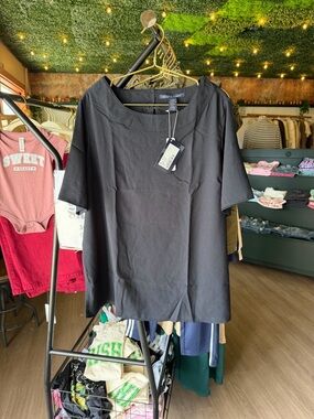 Devon & Jones Casual Black Scoop-Neck Women's Top A092